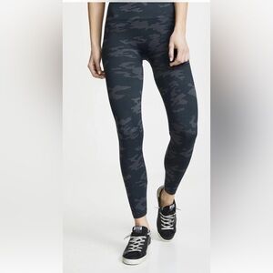 Spanx Look At Me Now Leggings Women’s Small Green Camo Seamless Full Length NWOT